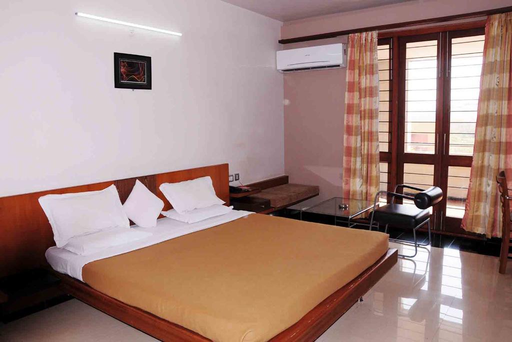 Hotel Rock Regency Toranagallu Luaran gambar