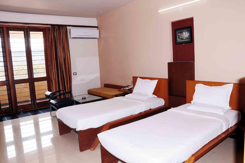 Hotel Rock Regency Toranagallu Luaran gambar
