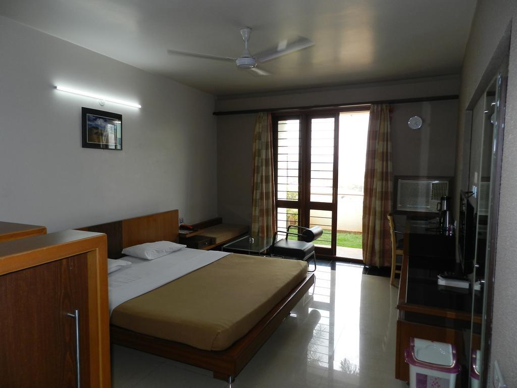 Hotel Rock Regency Toranagallu Luaran gambar