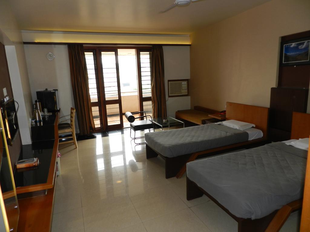 Hotel Rock Regency Toranagallu Luaran gambar