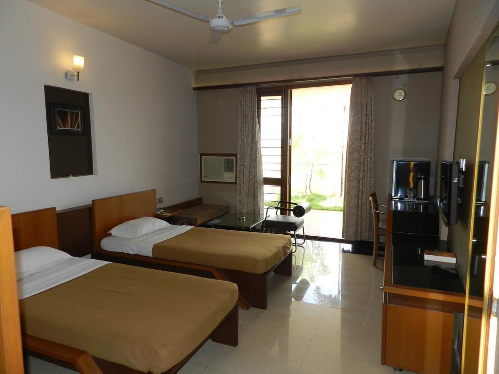 Hotel Rock Regency Toranagallu Luaran gambar