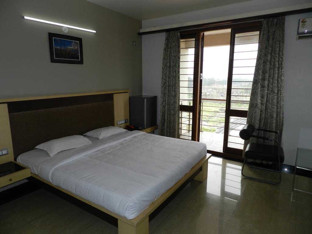 Hotel Rock Regency Toranagallu Luaran gambar